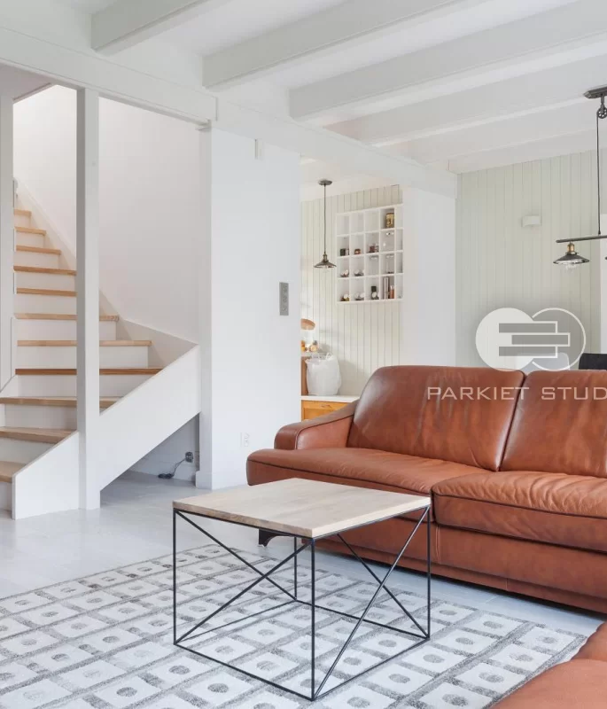 Schody samonośne Dąb bielony między wangowe