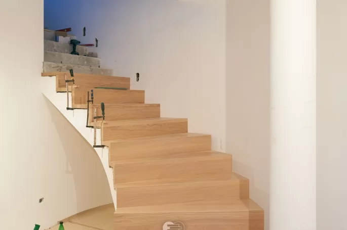 Montaż schodów dywanowych