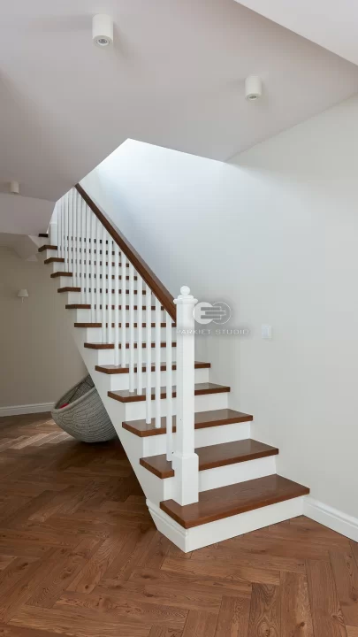  Schody dębowe barwione