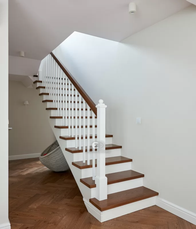  Schody dębowe barwione